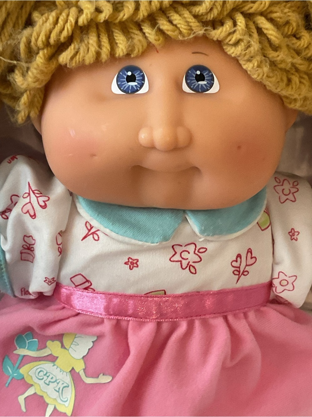 2005 CABBAGE PATCK KID PLUSH DOLL 19” GOLD HAIR GREY EYES - Picture 2 of 9